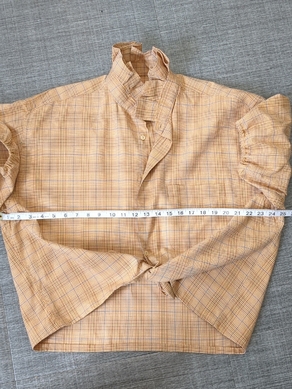 Viral Reworked Ruffled Collar Burberry - Picture 6 of 6